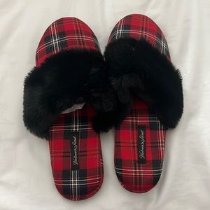 Victoria’s secret slippers size 5-6 (small)